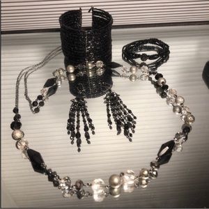 BLACK JEWELRY SET (Bracelets, necklace, earrings)